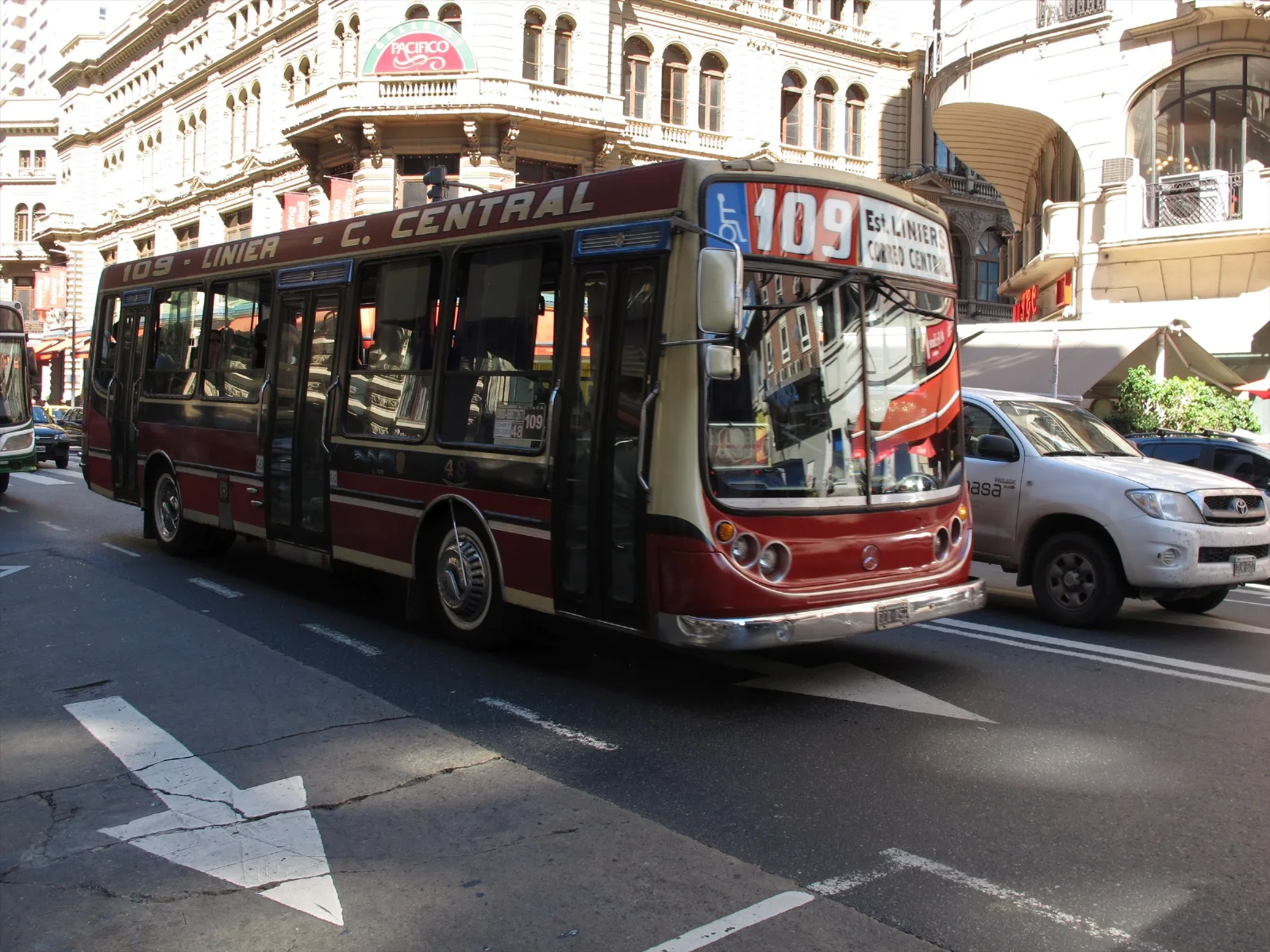 Buenos Aires - Mercedes-Benz bus #4 on line No. 109 (Av Córdoba)