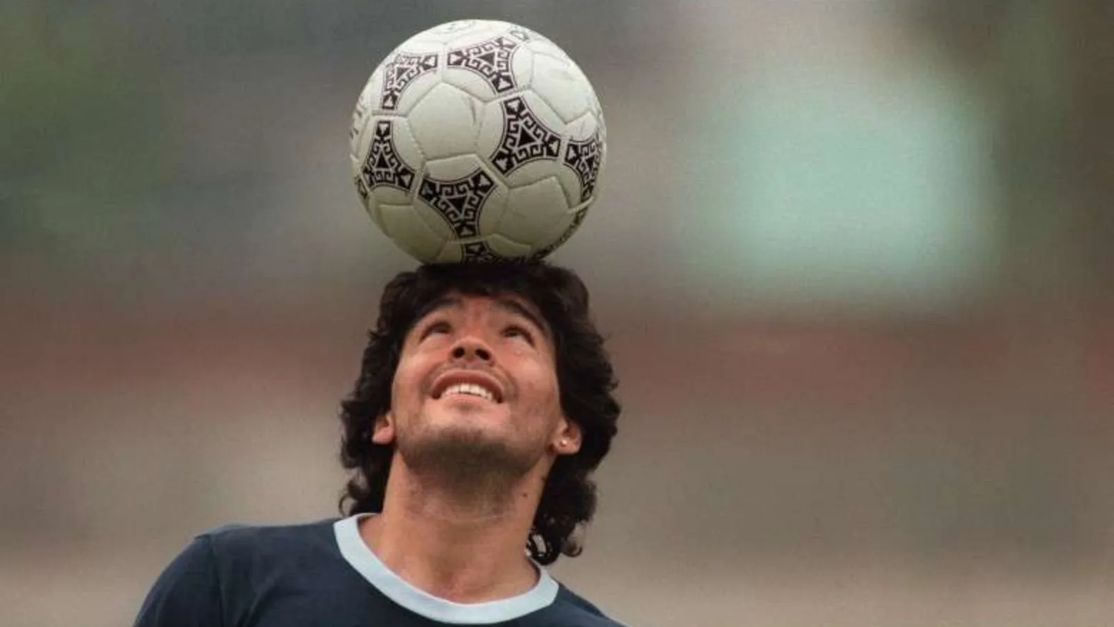 Subastan camiseta inédita de Maradona con 16 años: la puja y fecha de cierre